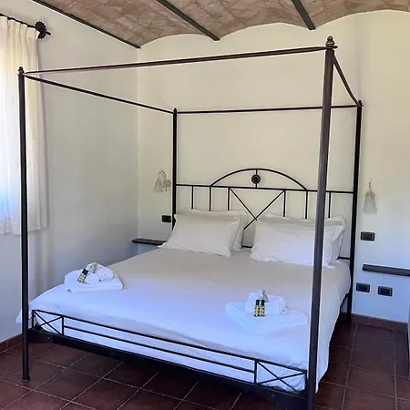 Aia Leccioni Farm stay *
